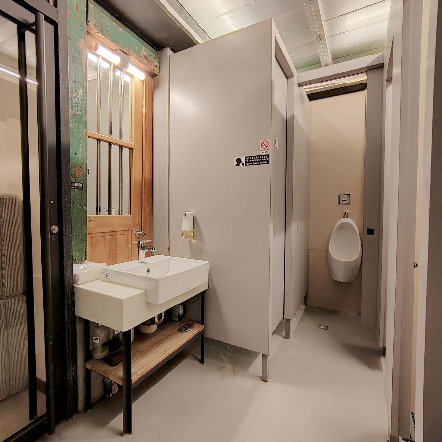 Jerry'S Mazehut Hostel Tainan Bagian luar foto