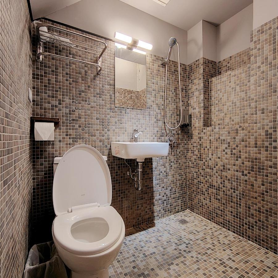 Jerry'S Mazehut Hostel Tainan Bagian luar foto