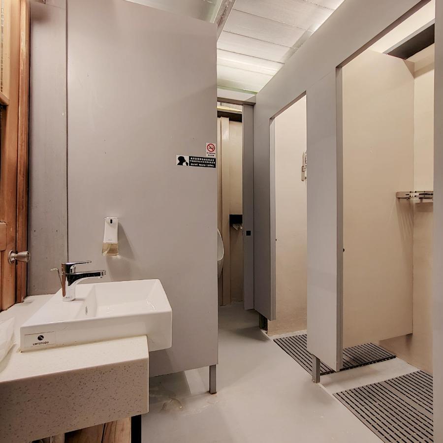 Jerry'S Mazehut Hostel Tainan Bagian luar foto