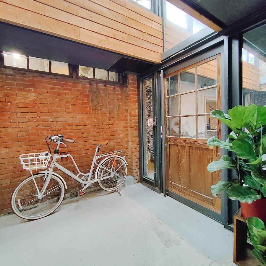 Jerry'S Mazehut Hostel Tainan Bagian luar foto