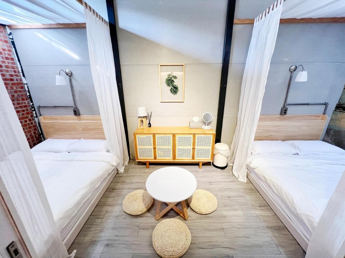 Jerry'S Mazehut Hostel Tainan Bagian luar foto